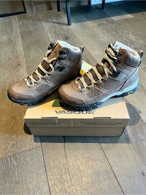 Vasque Women’s Brown Leather Mid-Height Hiking Boots